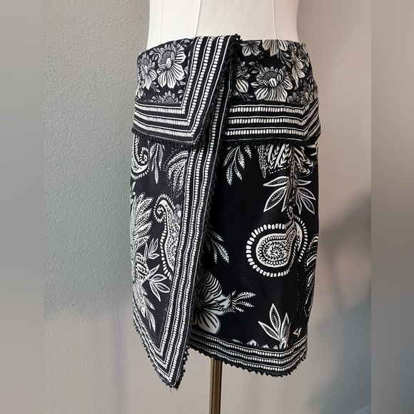 Farm Rio Paisley Bloom Wrap Skirt! - Picture 6 of 7